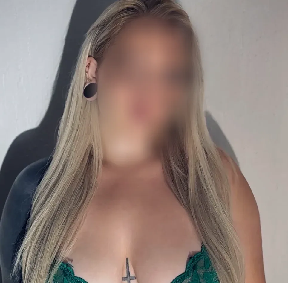Anja, 25