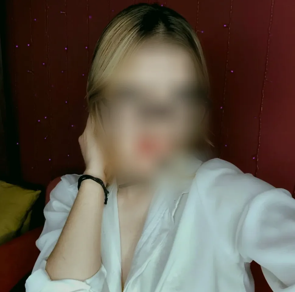 Aylin, 22