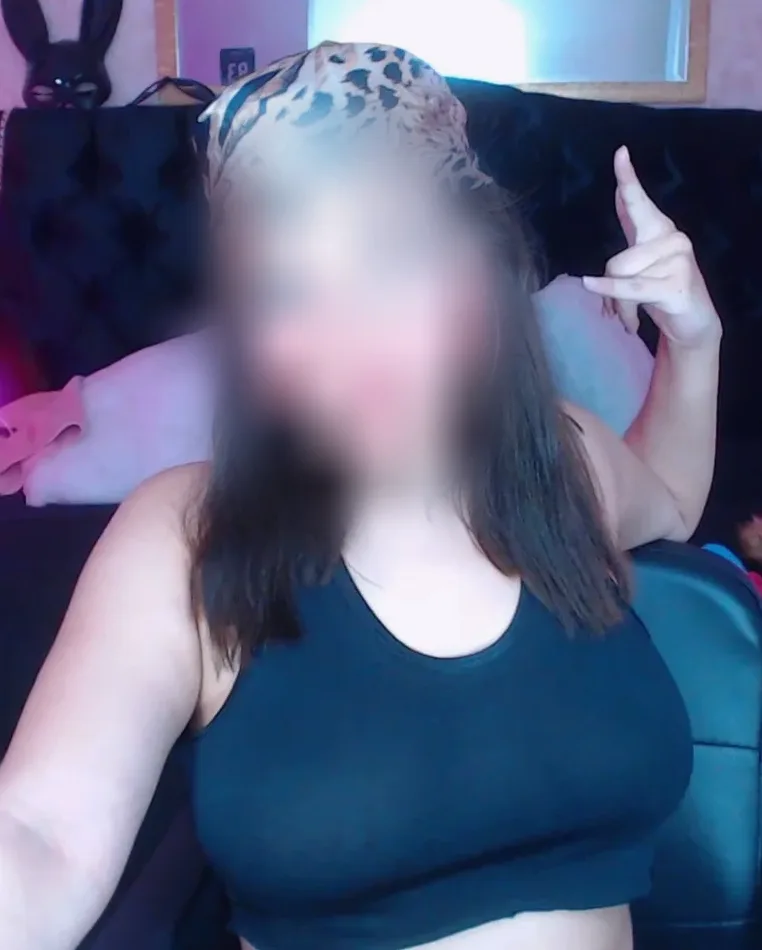 Büsra, 26