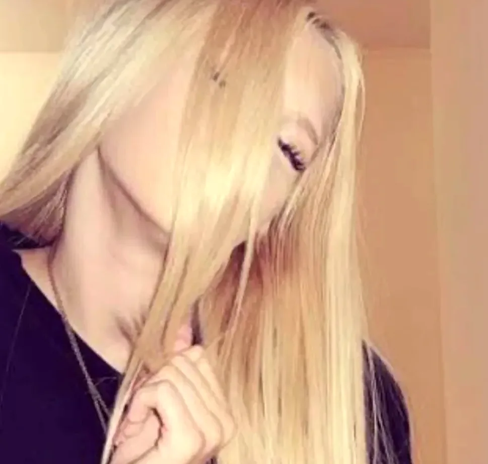 Julia, 34