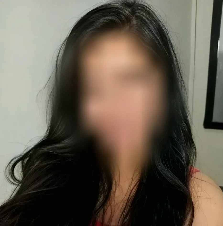 Melanie, 21