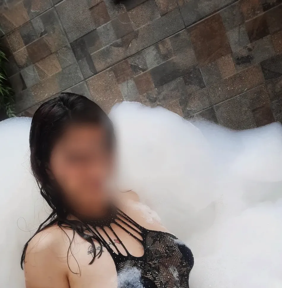 Sabrina, 26